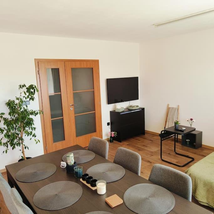 Appartamento Cervena Cesta Kunovice Esterno foto